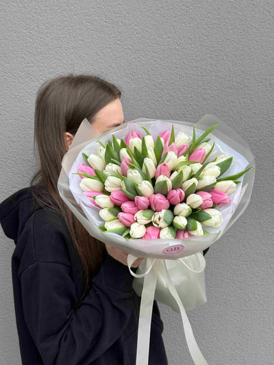 Mix różowo-białych tulipanów kwiaty giftbar.pl 