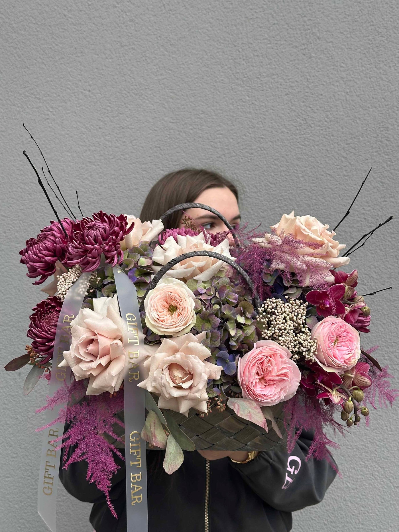 Kosz kwiatów "Acai Berry" kwiaty giftbar.pl 