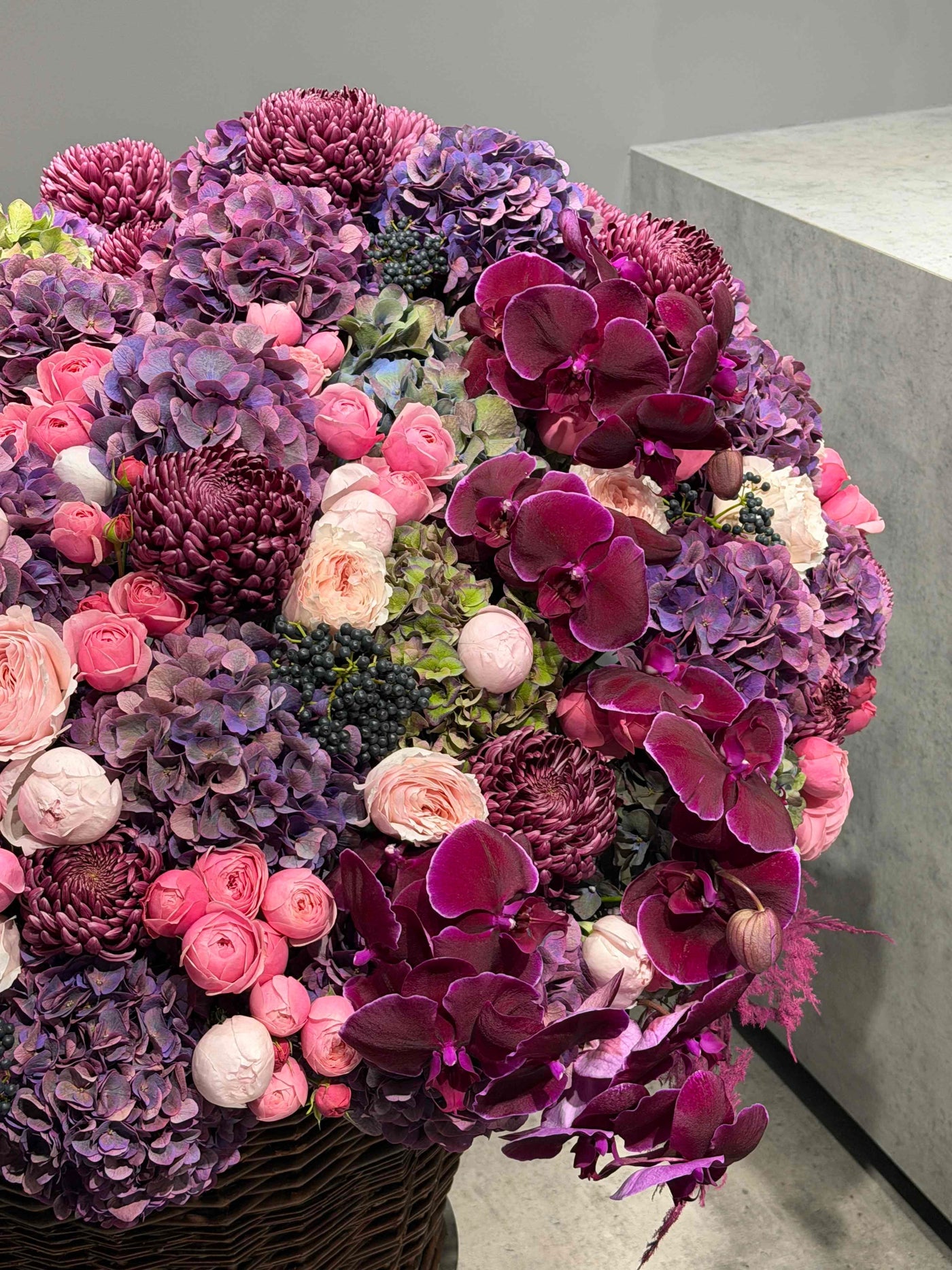 Kosz kwiatów "Jam" kwiaty giftbar.pl 