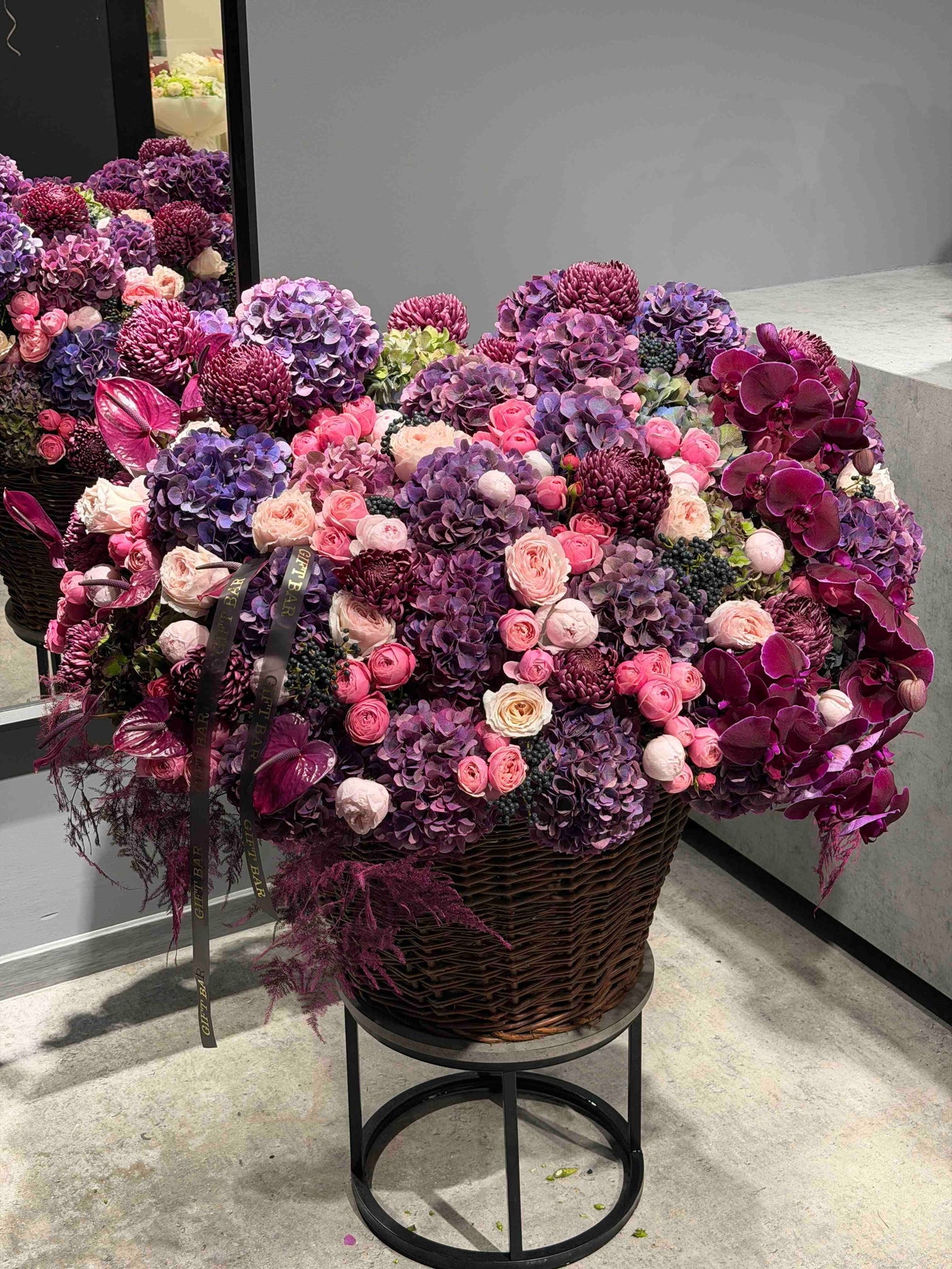 Kosz kwiatów "Jam" kwiaty giftbar.pl 