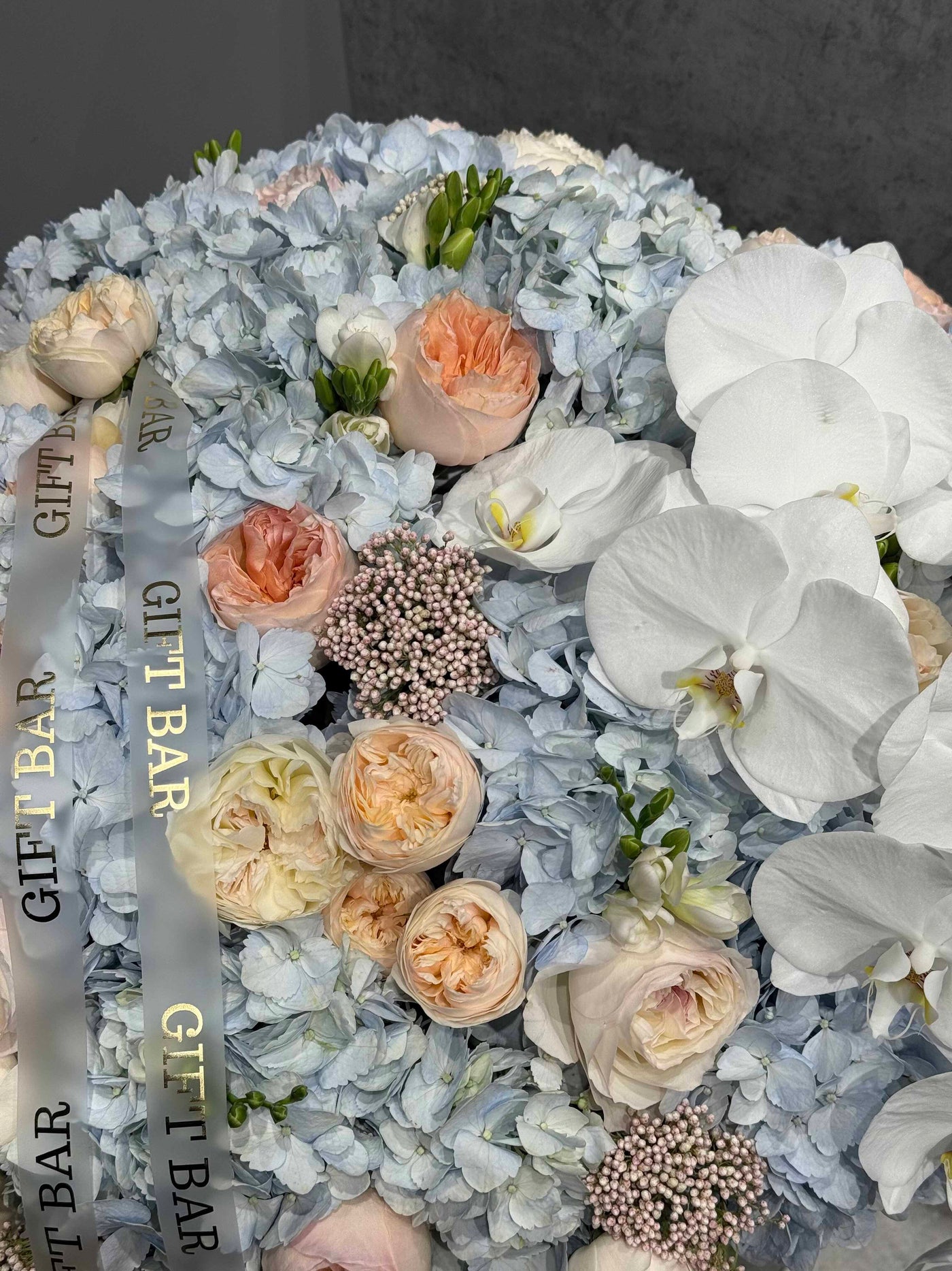 Kwiaty w pudełku "Lagoon" kwiaty giftbar.pl 