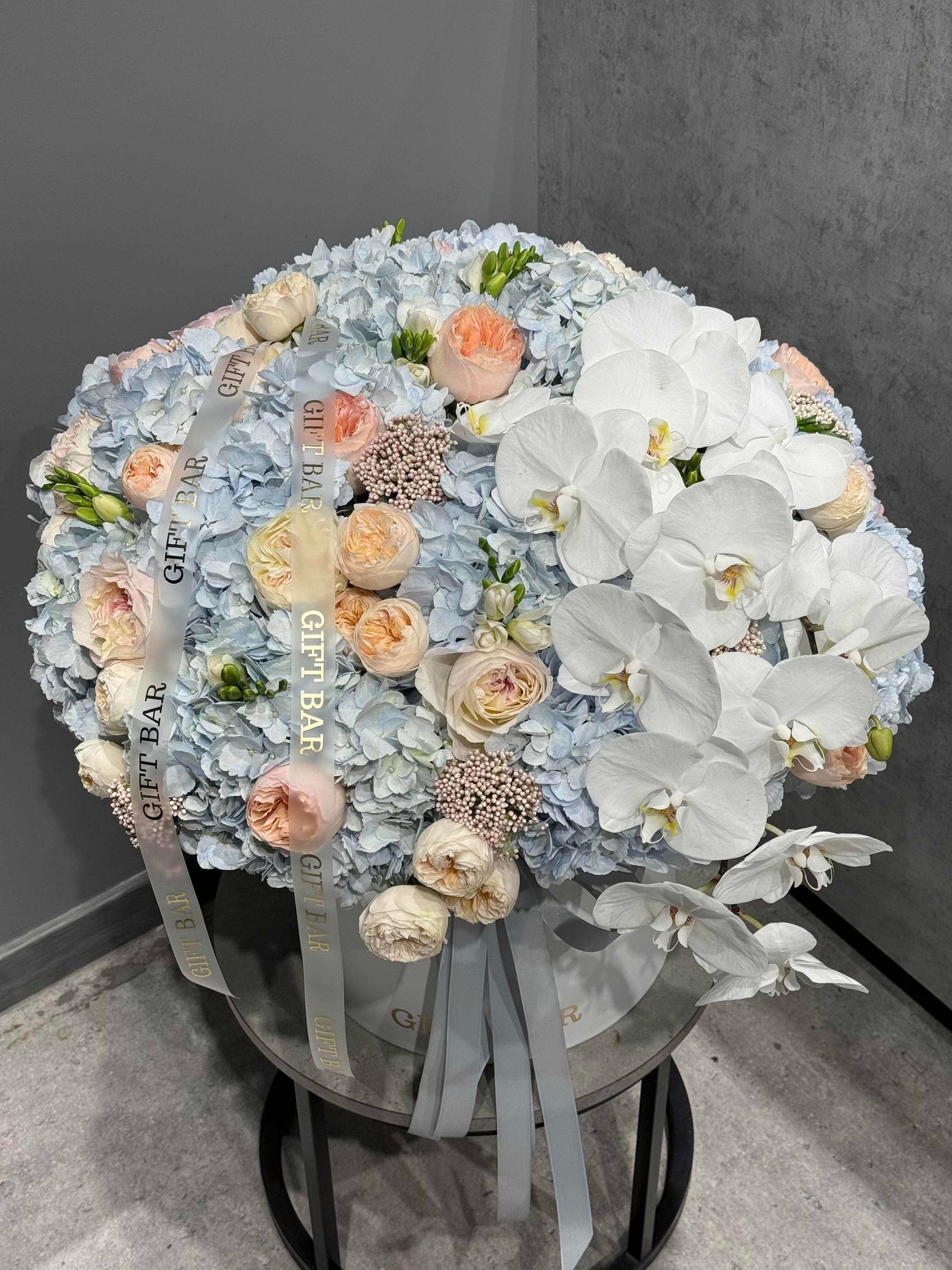 Kwiaty w pudełku "Lagoon" kwiaty giftbar.pl 