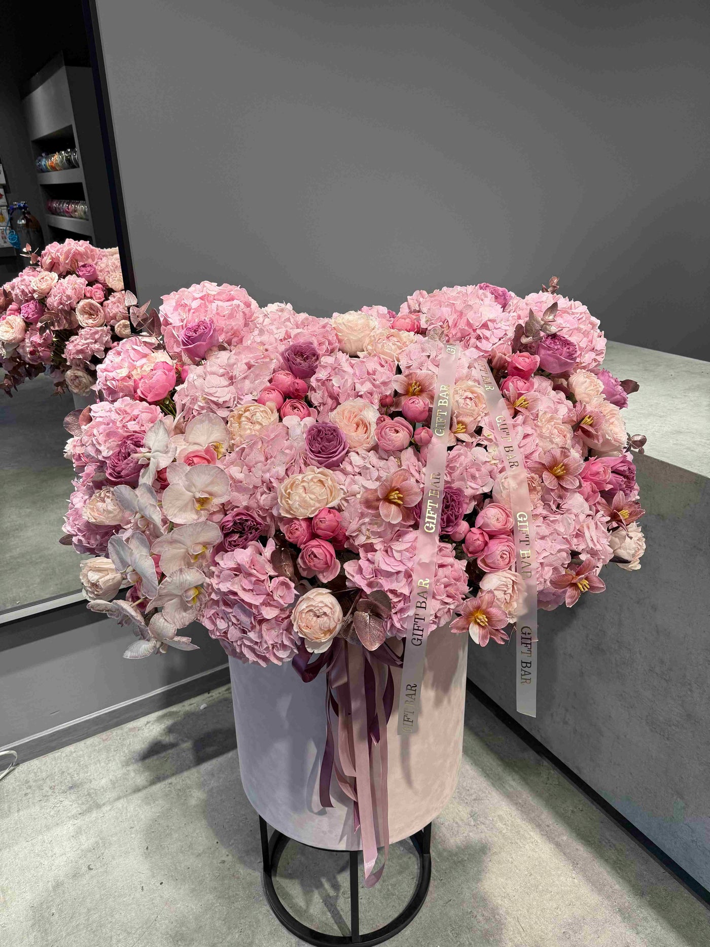 Kwiaty w pudełku "Warm Magic" kwiaty giftbar.pl 