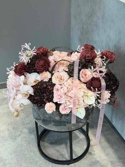 Kosz kwiatów "Chocolate Brown" kwiaty giftbar.pl 